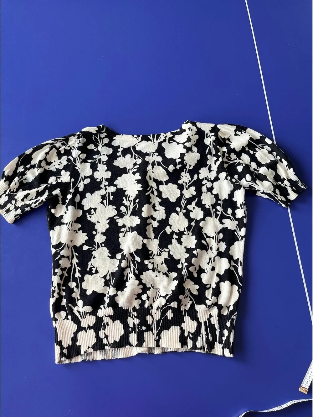 Ann Taylor LOFT Black and White Floral Button-Up Short Sleeve Sweater Small